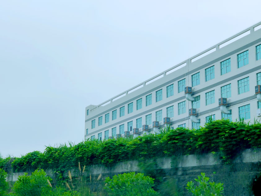 高速公路旁安裝的環(huán)?？照{(diào)-(2).jpg