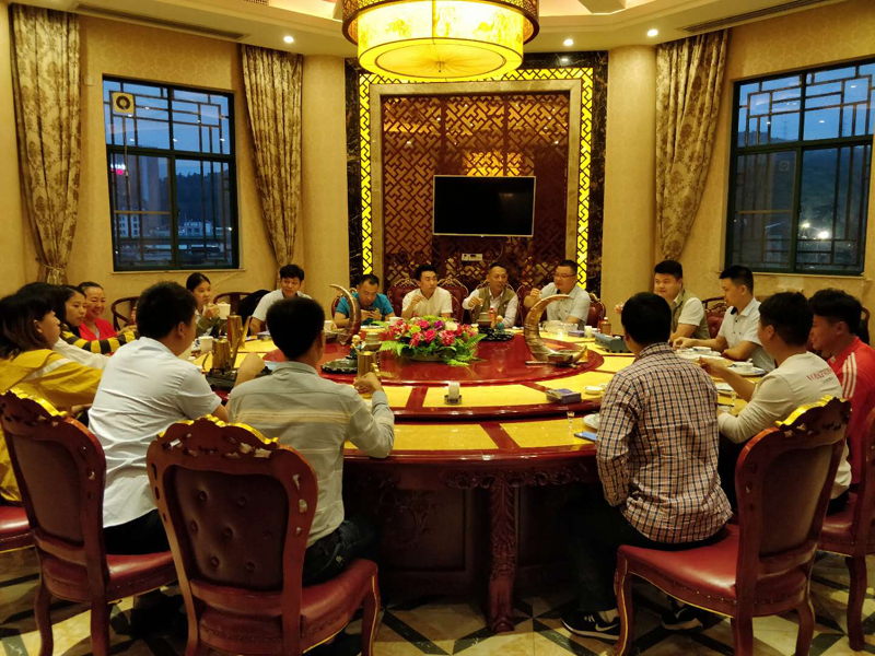 齊心協(xié)力，為公司的未來(lái)再創(chuàng)輝煌！