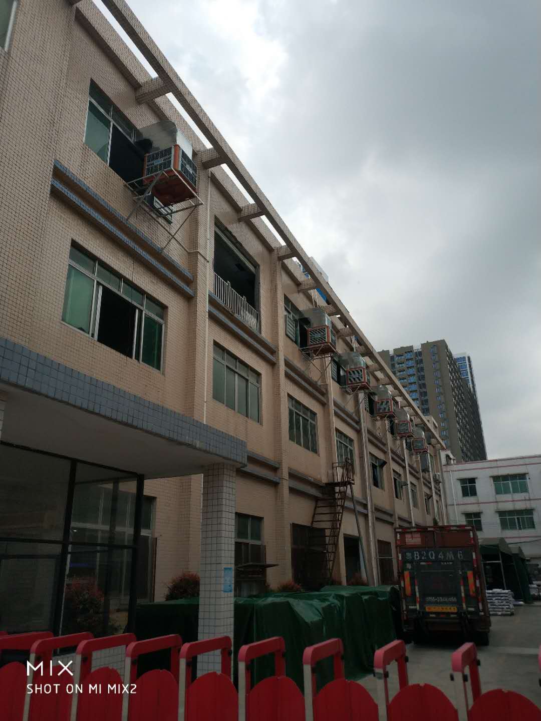 如何給高溫車間通風(fēng)降溫？